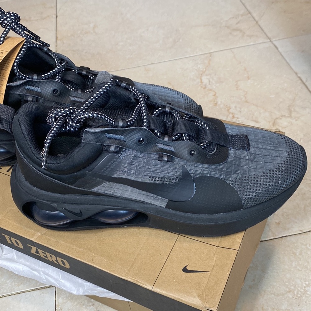 Nike air max men 2021 BLACK NEW WITH TAGS size 9